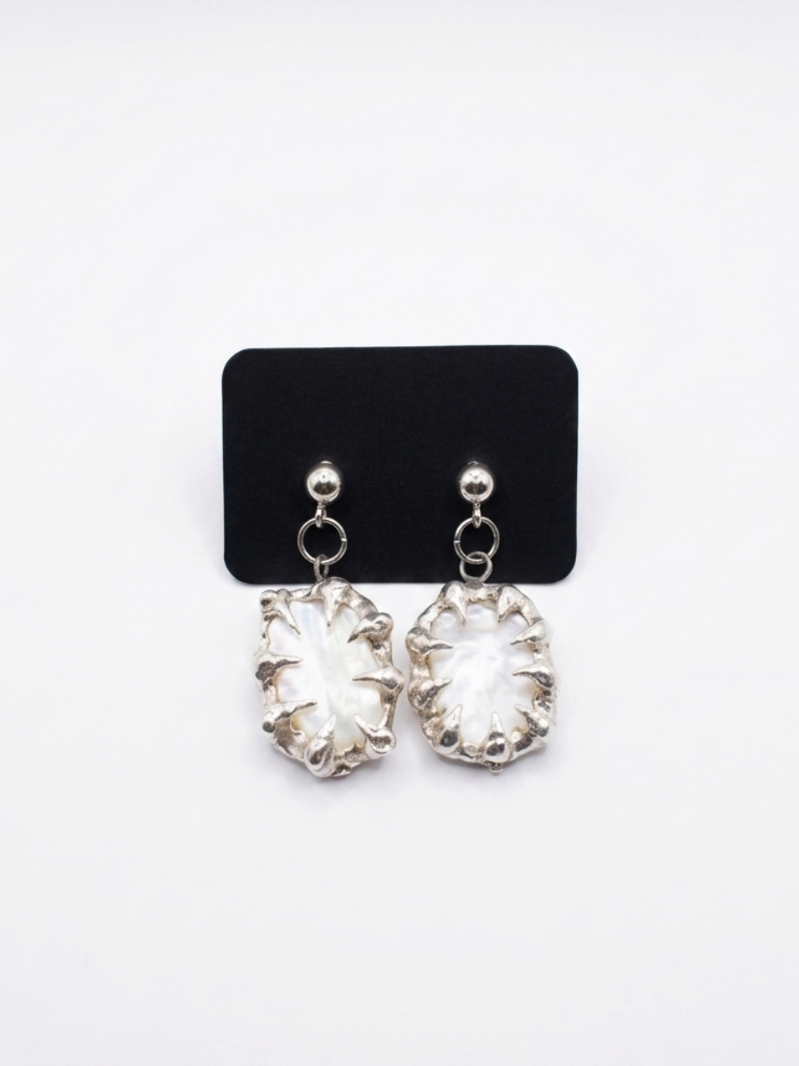 Baroque pearl earrings
