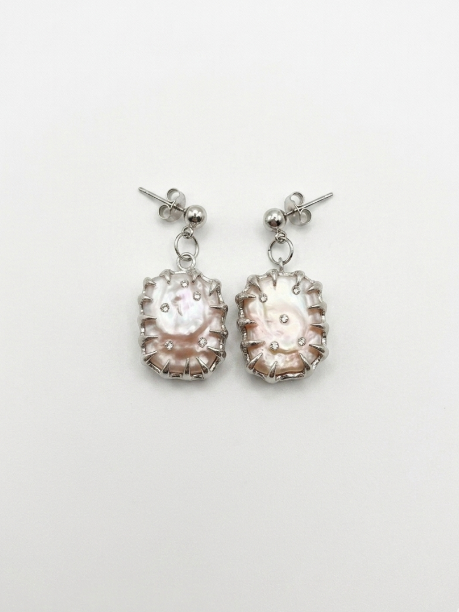 Baroque pearl earrings